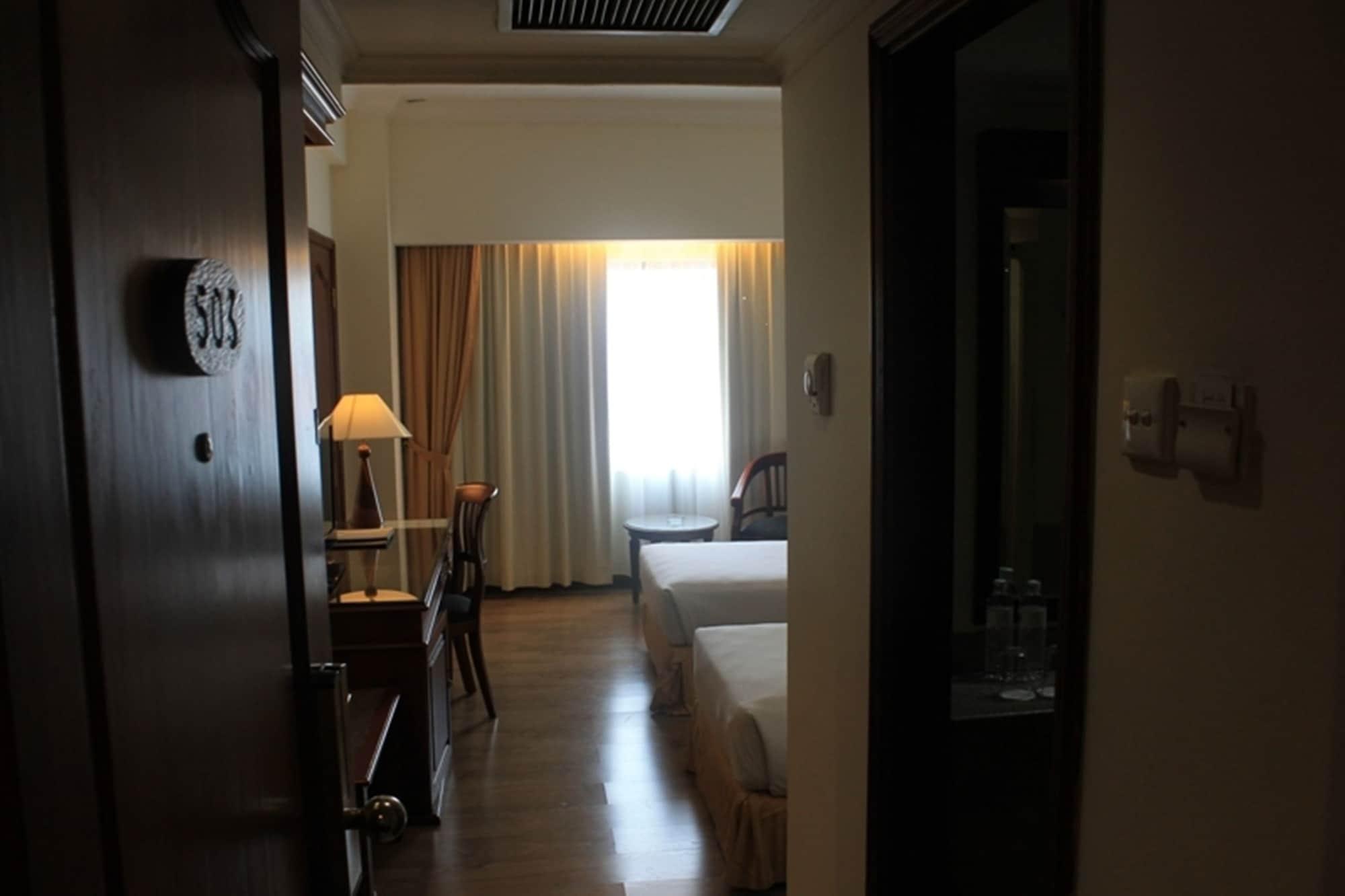 Grand Zuri Pekanbaru Exterior photo