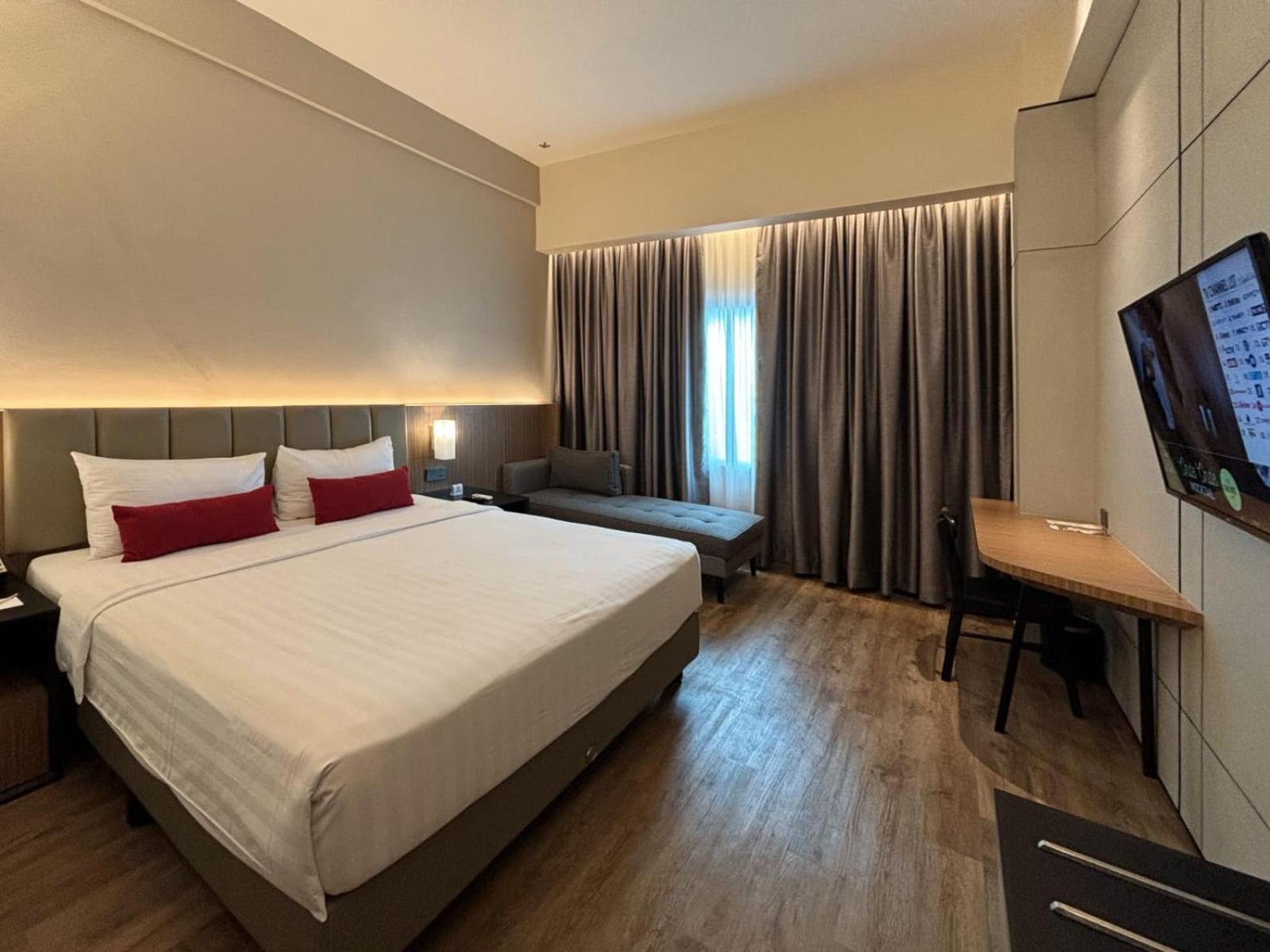 Grand Zuri Pekanbaru Exterior photo