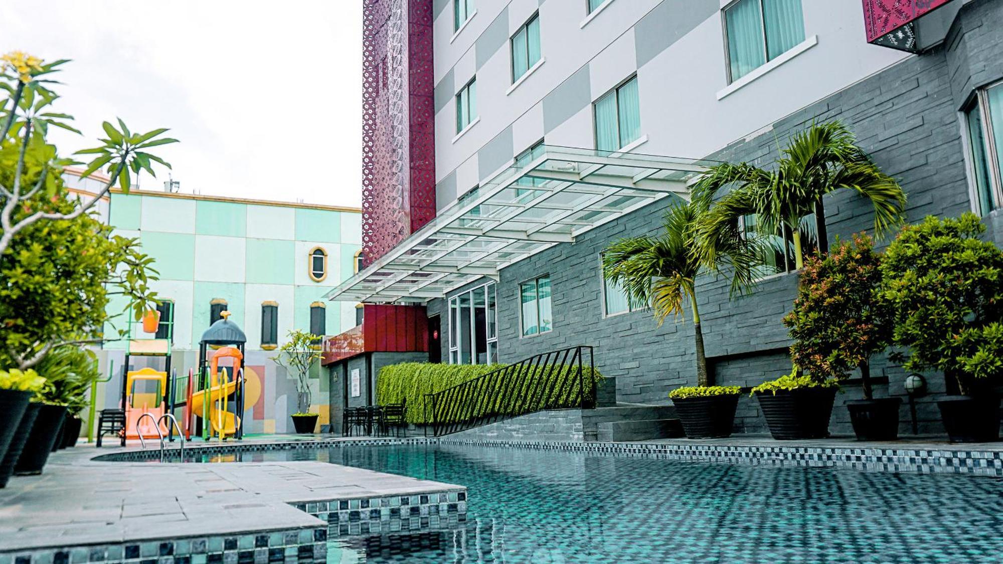 Grand Zuri Pekanbaru Exterior photo