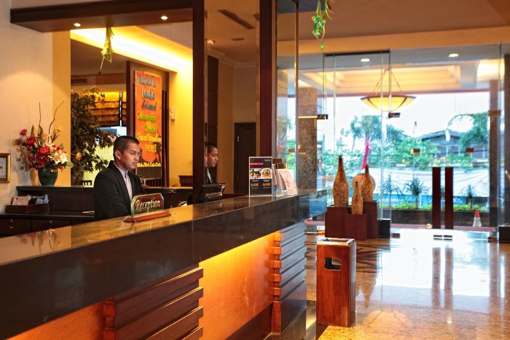 Grand Zuri Pekanbaru Exterior photo